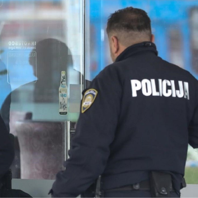 Blizanci radili kaos u kafiću: "J...m ti mater, razbit ću tebe, lokal i Milanovića"