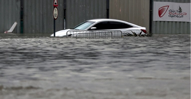 VIDEO U Dubaiju danas palo kiše koliko inače padne u godinu dana, grad je pod vodom