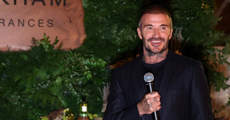 David Beckham napravio pomutnju u baru u New Yorku kad ga je obožavateljica fotkala