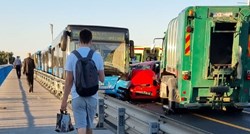 FOTO Teška nesreća u Zagrebu, auto zgnječen između kamiona i autobusa