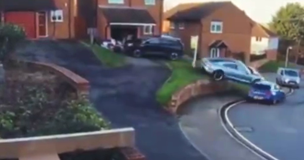 VIDEO Pokušao je parkirati električni Taycan, a onda je sve krenulo po zlu