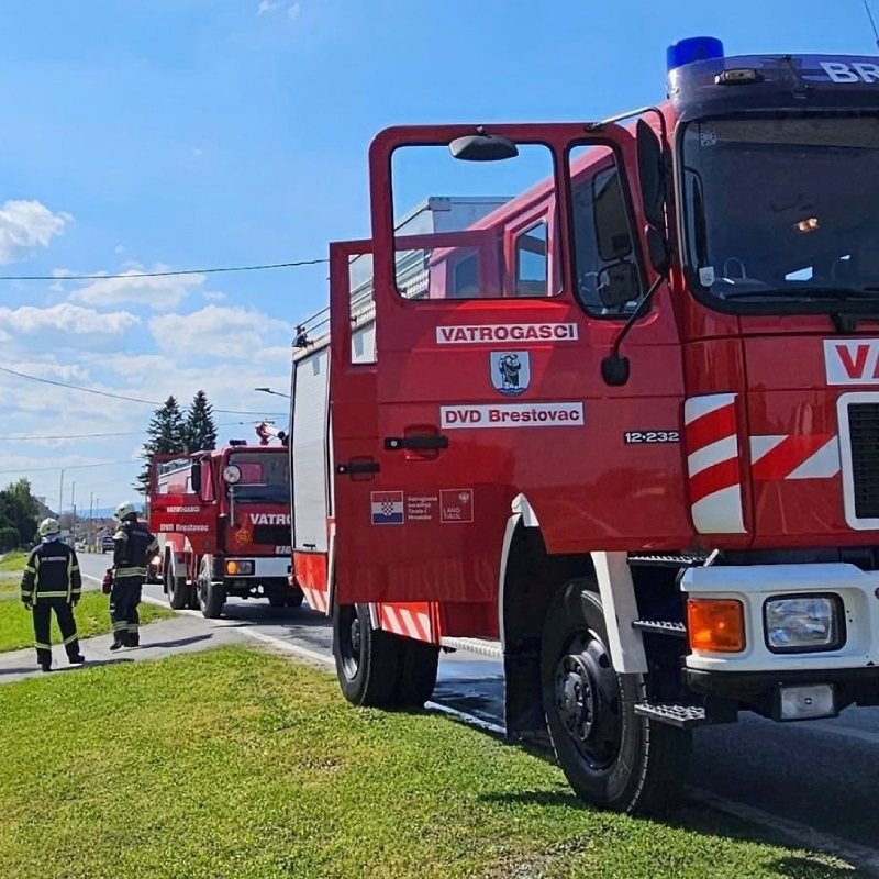 Požar u vatrogasnom domu u Brestovcu, oštećena vozila i oprema