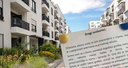 "Ima nade za ovaj svijet": Poruka na vratima zgrade oduševila Dalmatince