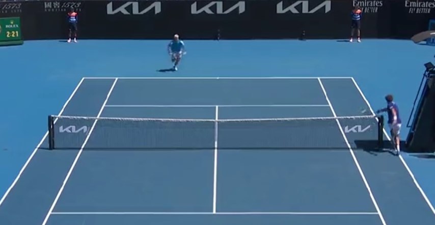 Pogledajte najluđi poen AO-a, tenisač prešao u suparnikovo polje da ga osvoji