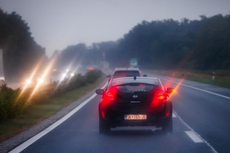 HAK: Vozači, pazite na skliske ceste