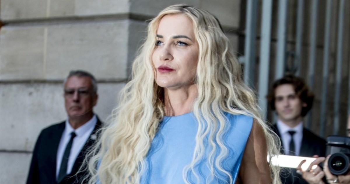 Kesha se u Parizu pojavila u haljini s prorezom i skoro pokazala previše