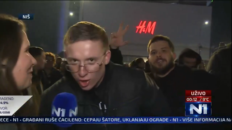 Slavio pad Vučića: "Živjela slobodna Srbija, Ratko Mladić je heroj, Kosovo je Srbija"