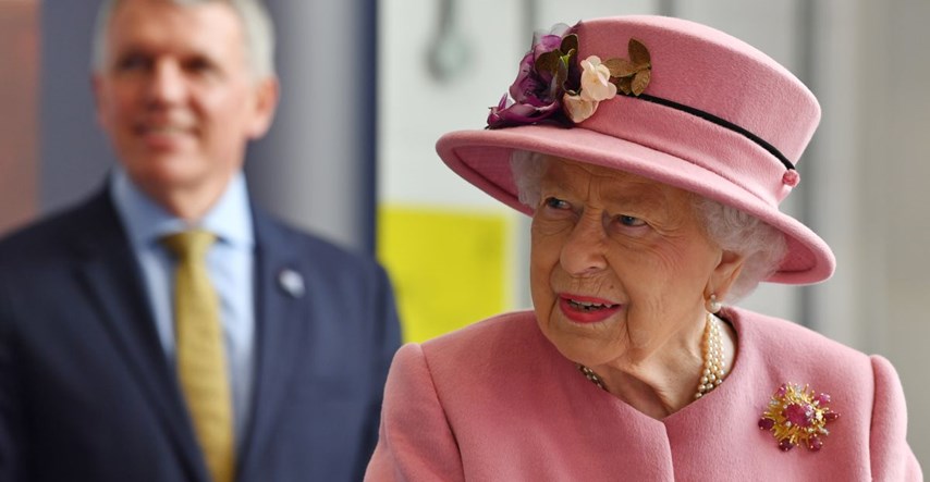 Glavna sluškinja kraljice Elizabete nakon 32 godine iznenada dala otkaz