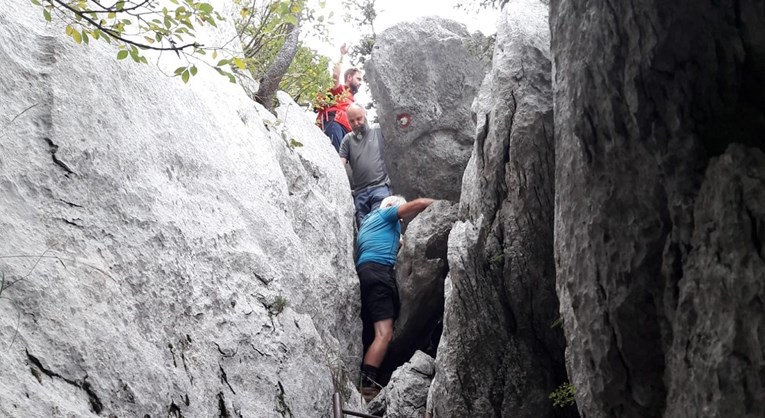 HGSS-ovac i planinari spašavali iznemoglog turista i njegove suputnike