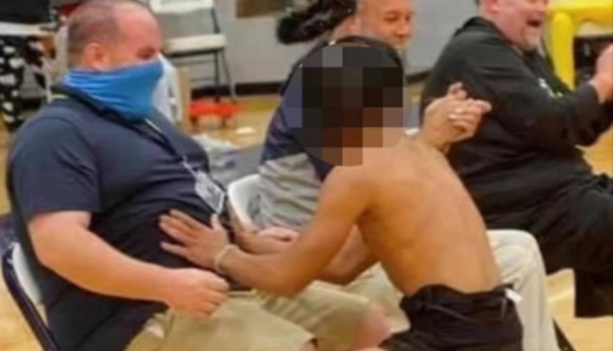 Šokantne fotke iz američke škole: Učenici ravnatelju plesali u krilu