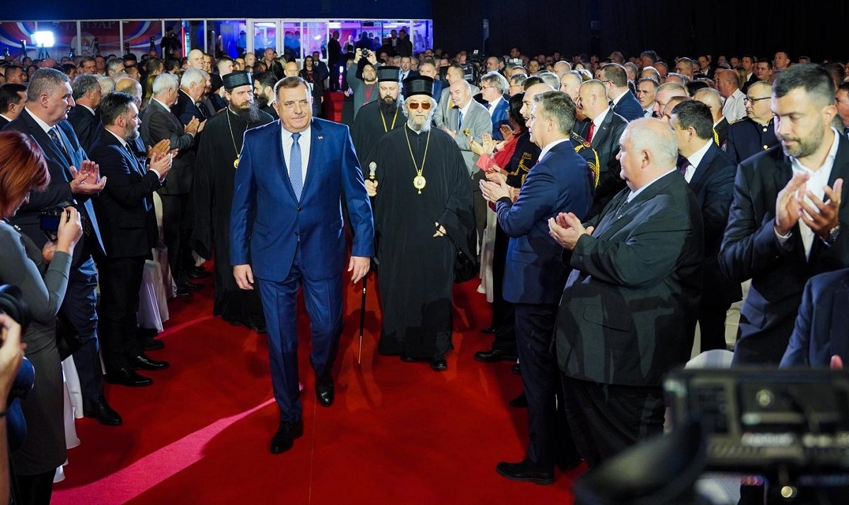 Ukrajina: Dodikovo odličje Putinu nagrada je jednog terorista drugome