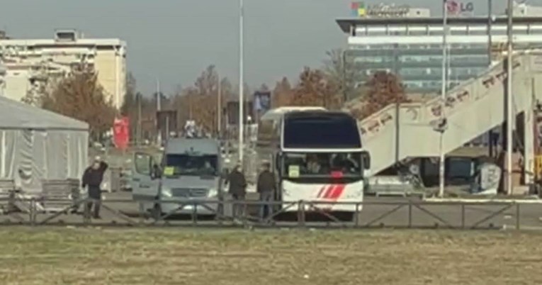 U Beogradu busevi puni birača iz BiH. Kažu da ne znaju zašto ne glasaju kod kuće