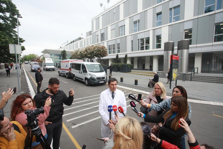 Curica koja je jučer ranjena je u teškom stanju, liječnici se bore za njen život