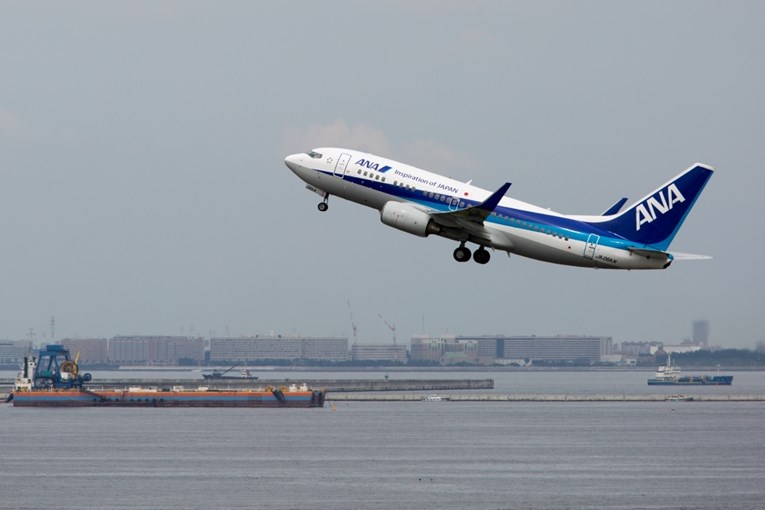 Putnik na letu iz Tokija za Houston pokušao otvoriti vrata aviona