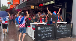 VIDEO Hrvatski navijači okupili se u Hamburgu, ni kiša ih nije omela u pjevanju