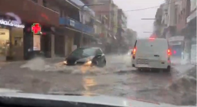 FOTO I VIDEO Velike poplave u Barceloni, stižu prve snimke