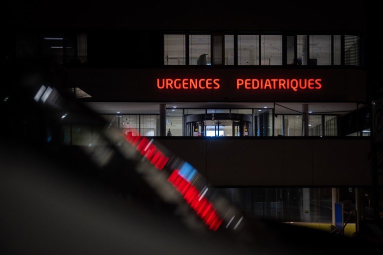 Preminuo tinejdžer, 41. žrtva požara u švicarskom baru. Održan golemi prosvjed