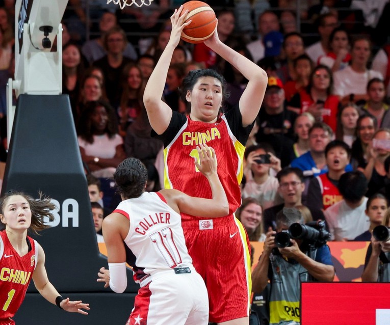 Čudo od 223 cm igra protiv Amerikanki. Pogledajte kako dominira protiv WNBA zvijezda