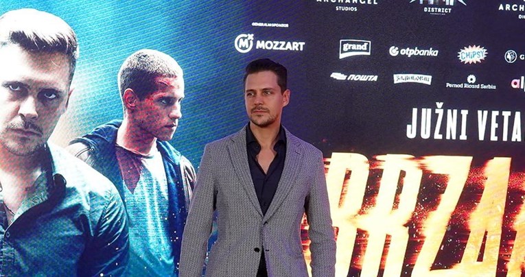 Miloš Biković se na premijeri filma u Beogradu pojavio u društvu nove djevojke