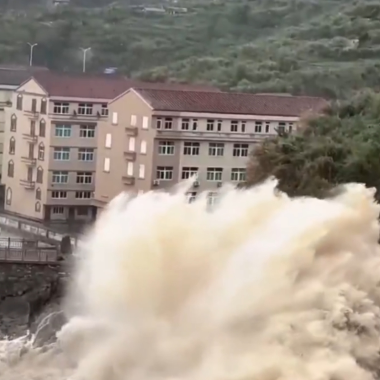 VIDEO Tajfun pogodio Kinu. Evakuiraju više od 870.000 ljudi