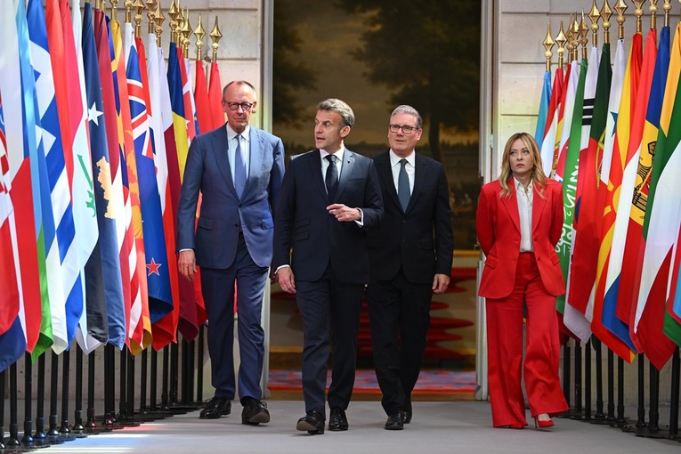 Čelnici 49 zemalja dogovaraju misiju u Hormuzu, bez sudjelovanja SAD-a