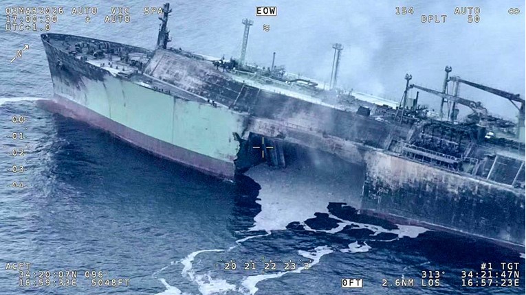 Pogođeni ruski tanker pluta Mediteranom: "Izvan kontrole je, mogao bi eksplodirati"