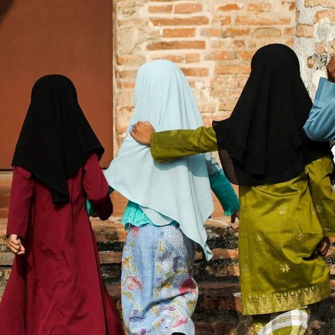 Francuske škole poslale kući djevojčice u muslimanskoj odjeći