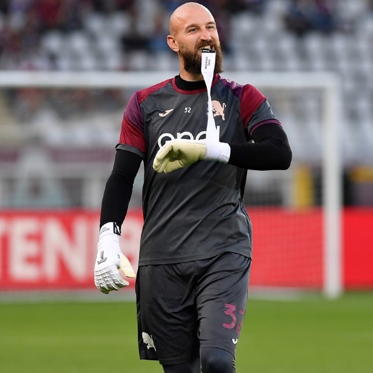 Top transferi: Srpski golman potpisao za Napoli. Saudijci žele Isaka