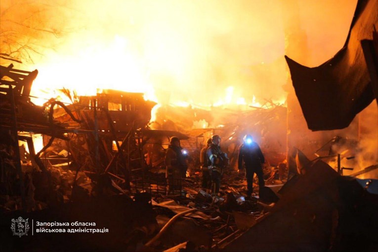 Rusi granatiraju kod najveće nuklearke u Europi, diže se crni dim. IAEA objavila upozorenje