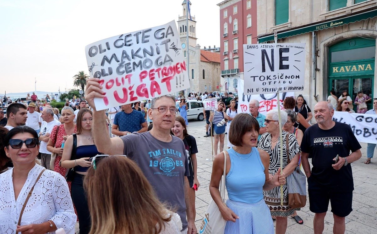 FOTO Šuta bio na prosvjedu na kojem su Debeljaka nazvali kriminalcem