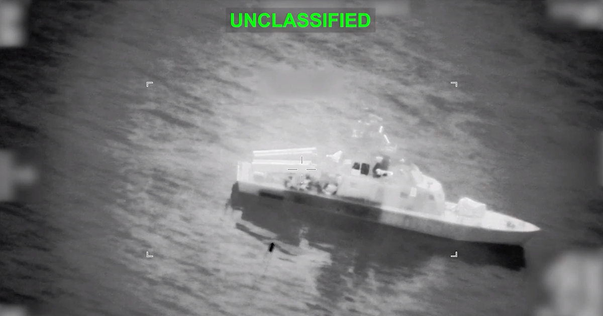 Iran snažno napao Arape, brod pogođen projektilom. SAD: Razorili smo 16 polagača mina