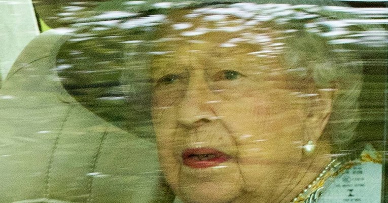 Britanska kraljica (95) provela noć u bolnici