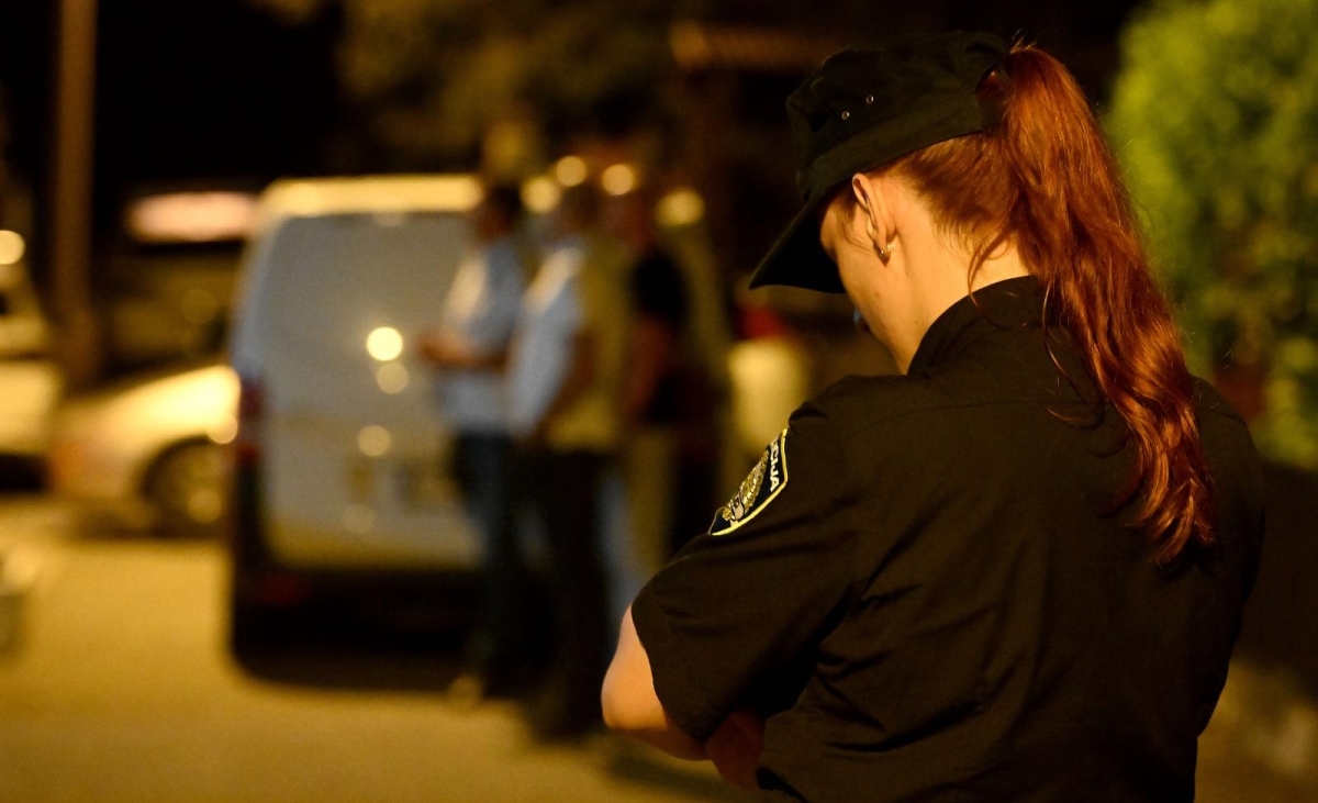 Pijan u vatrogasnom domu pokušao ubiti policajca i još dvojicu, pucao na njih
