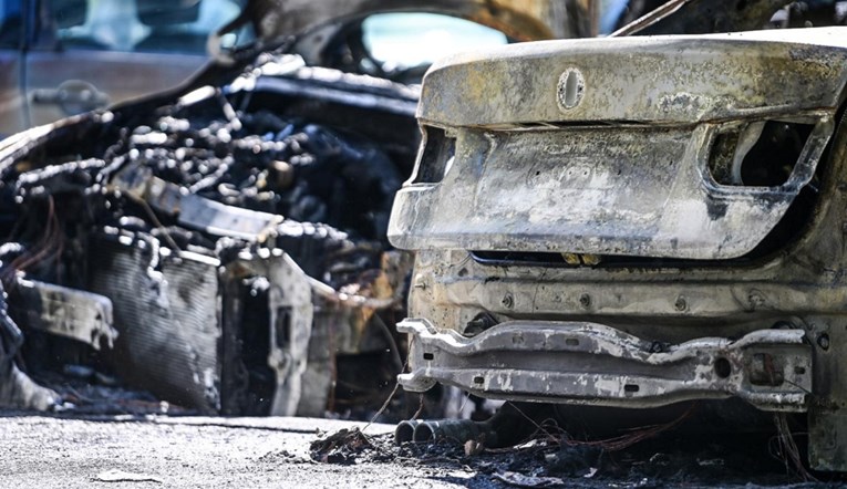 Otkriven uzrok požara zbog kojeg su u garaži u Novigradu izgorjela dva auta