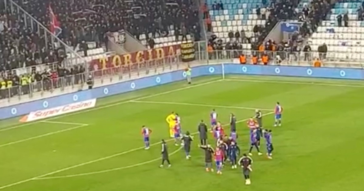 Pogledajte kako je Torcida pozdravila igrače Hajduka nakon remija s Osijekom