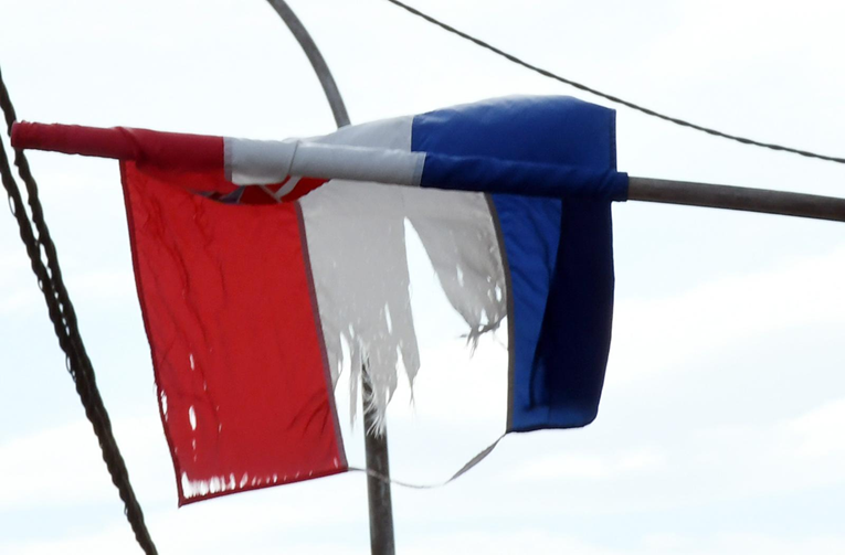 Maloljetnik kod Garešnice zapalio hrvatsku zastavu