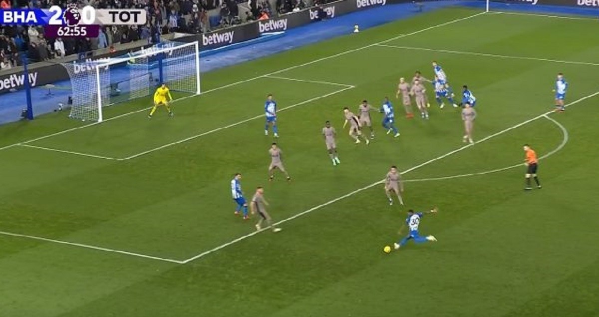 Engleska se divi golčini u stilu Roberta Carlosa. Pogledajte bombu ljevicom