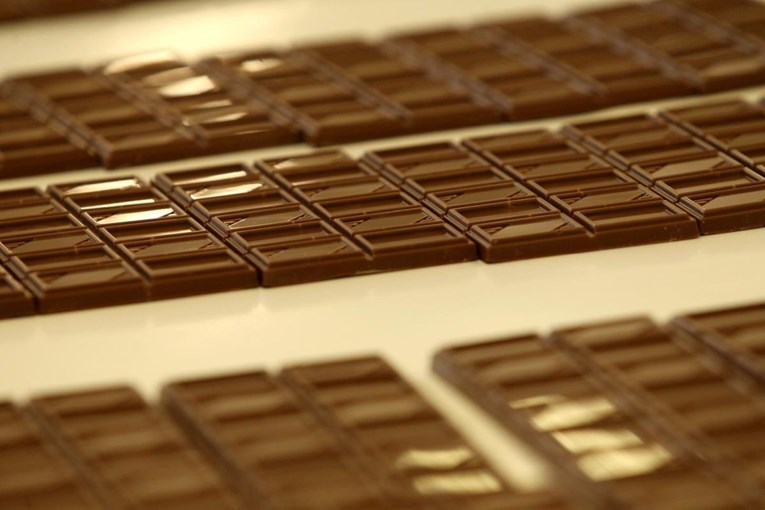 Svako treće dijete prekomjerne težine, a svaka treća reklama oko škola za slatkiše