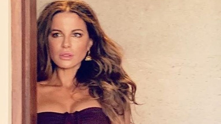 "Ona ima 46 godina?": Kate Beckinsale se fotkala u kupaćem kostimu