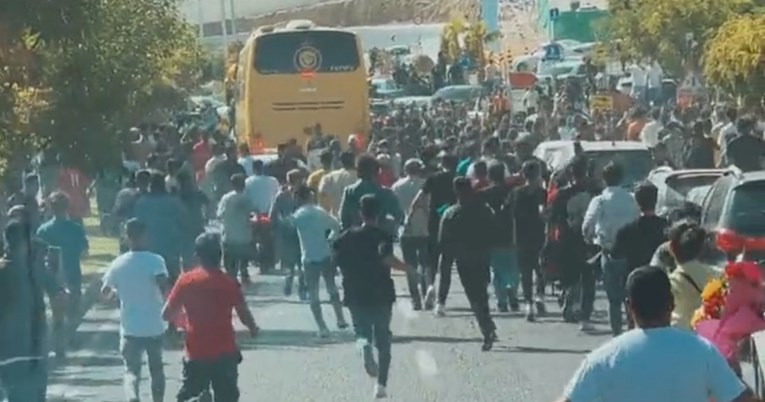 VIDEO Ludnica u Teheranu. Iranci trčali za autobusom i upali u hotel zbog Ronalda