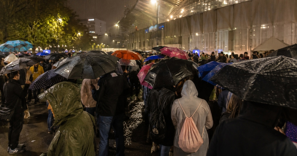 Fanovi Eurosonga žale se na organizaciju: "Stajali smo mokri na kiši"