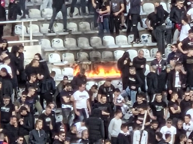 Torcida zapalila stolice na Poljudu nakon poraza u derbiju