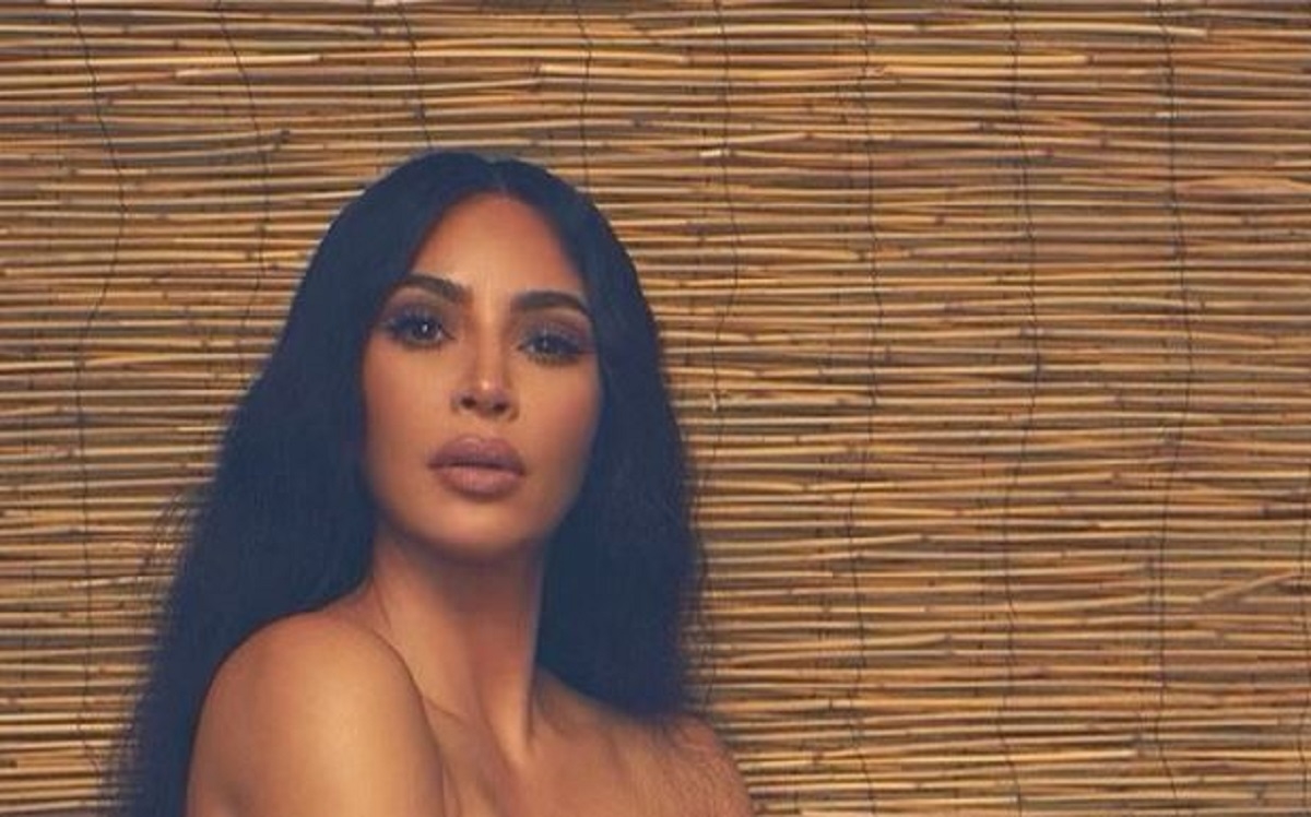 Kim Kardashian pozirala praktički gola i razbuktala maštu fanovima