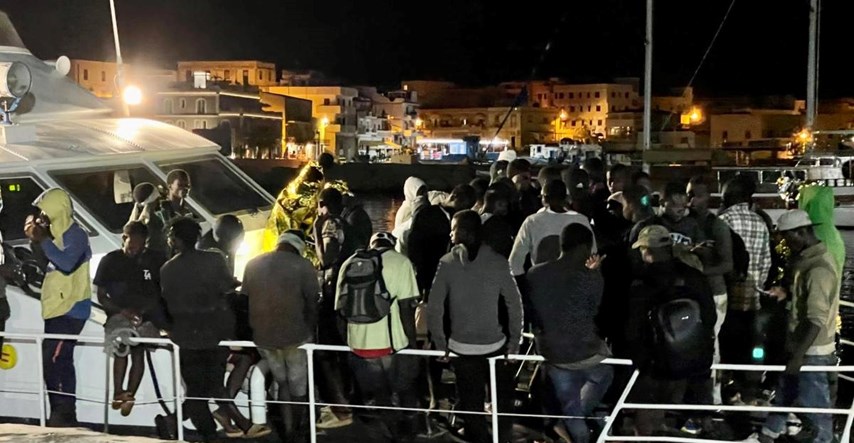 Za vikend na talijanski otok Lampedusu stiglo skoro 1000 migranata