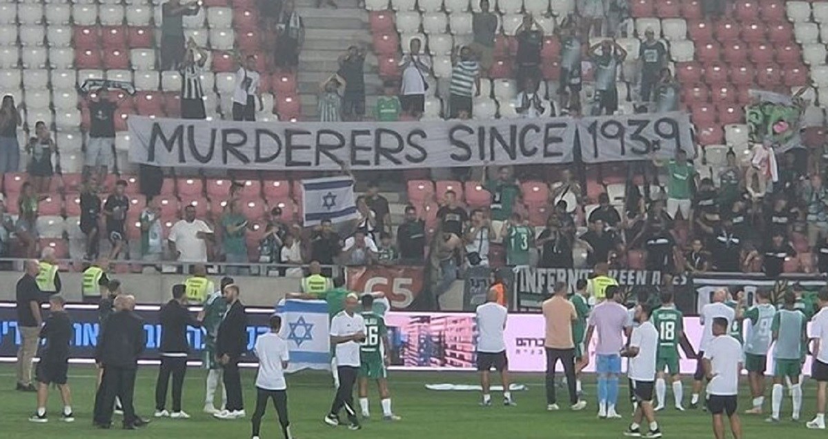 Ovo je transparent Izraelaca koji je užasnuo Poljake. Reagirao je njihov državni vrh