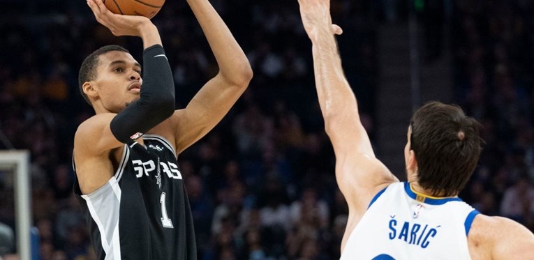 Dario Šarić protiv 225 cm visokog Victora Wembanyame. Pogledajte kako je to izgledalo