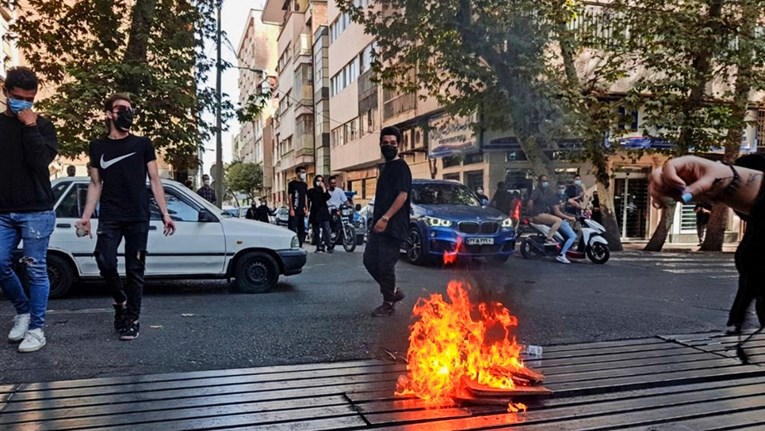 Iranske snage sigurnosti pucale u prosvjednike, tvrdi skupina za ljudska prava