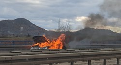 FOTO Zapalio se auto na autocesti kod Gospića