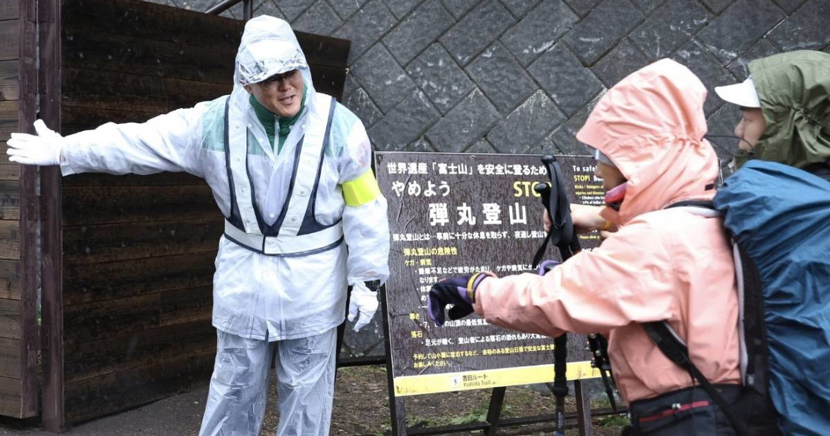 Japan će naplaćivati spašavanje helikopterom na planini Fuji izvan sezone