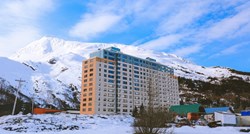 U izoliranom gradiću na Aljasci svi stanovnici žive u jednoj zgradi